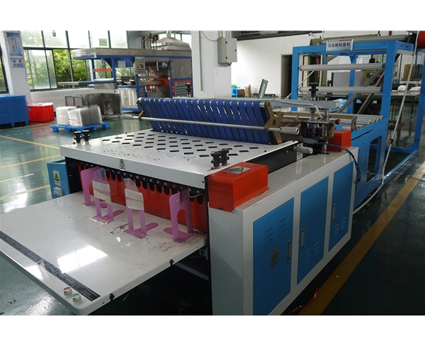 珍(zhen)珠棉加工(gōng)車間