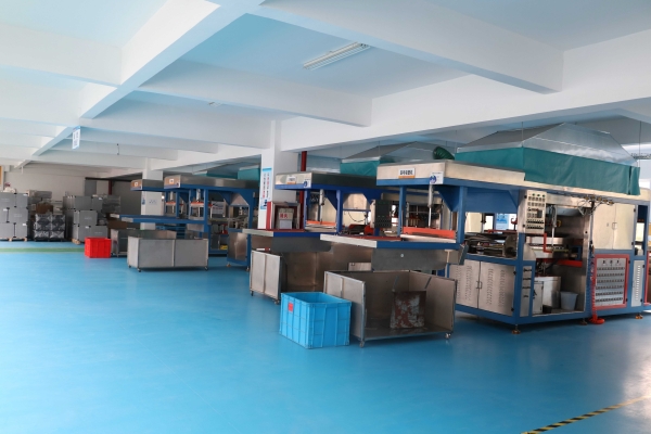 吸塑包(bāo)裝生産車間