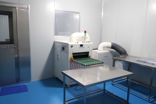 吸塑包(bāo)裝生産車(chē)間