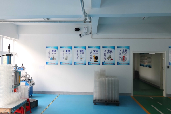 吸塑包(bāo)裝生産車間