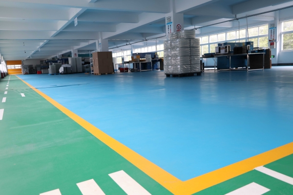 吸塑包(bāo)裝生産車(chē)間