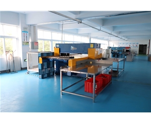 吸(xī)塑包裝生産(chǎn)車間